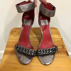 Jeffrey Campbell “Vintage” heel with chain detail